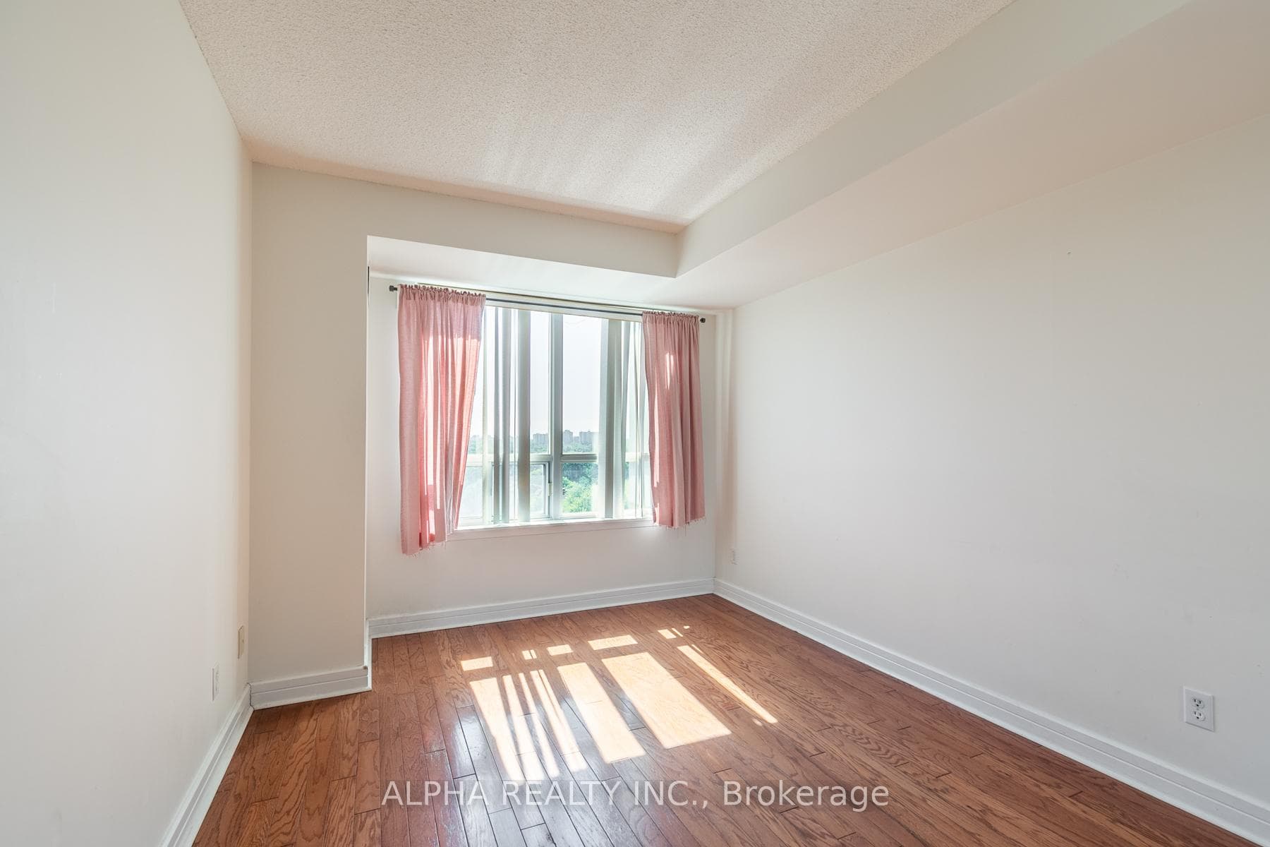 18 Harrison Garden Boulevard Unit 1010 photo 6