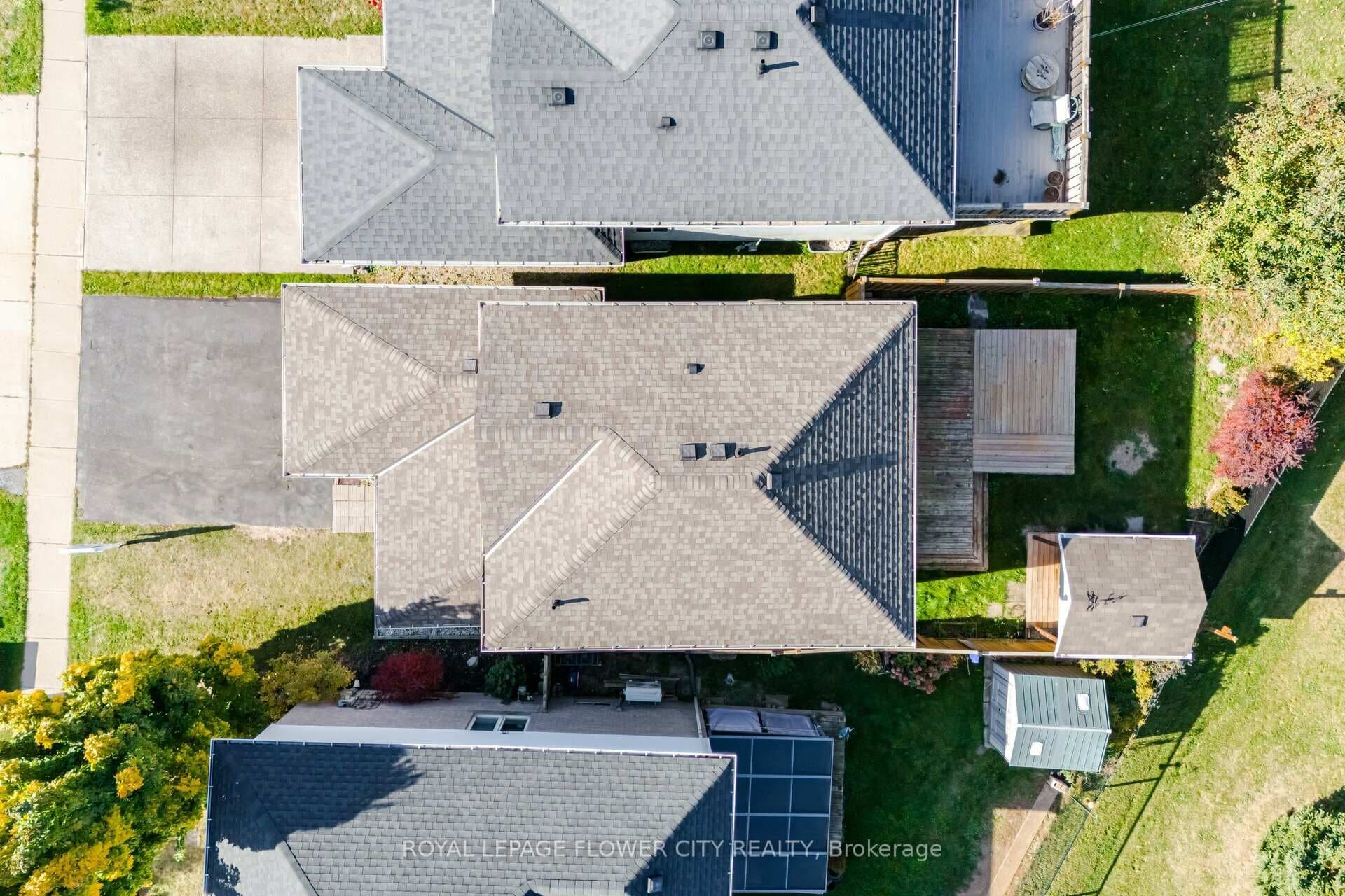 587 Langlaw Drive photo 2