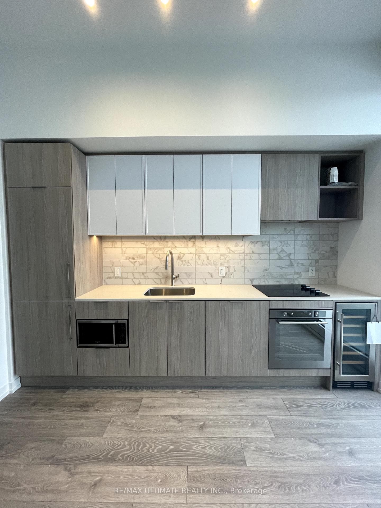 2020 Bathurst Street Unit 925 photo 4