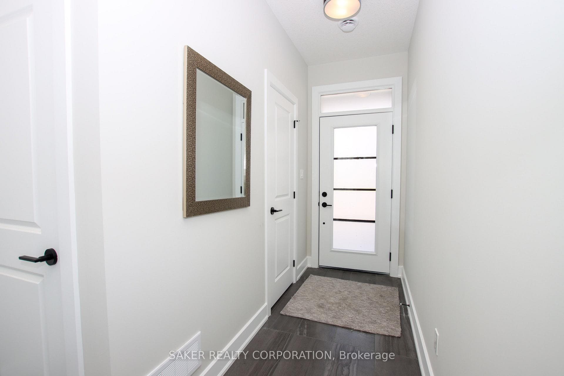 593 REGENT Street photo 4
