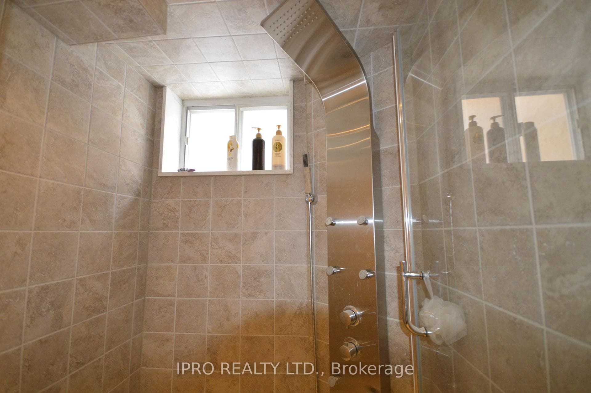 23 Bairstow Crescent Unit Basement photo 7