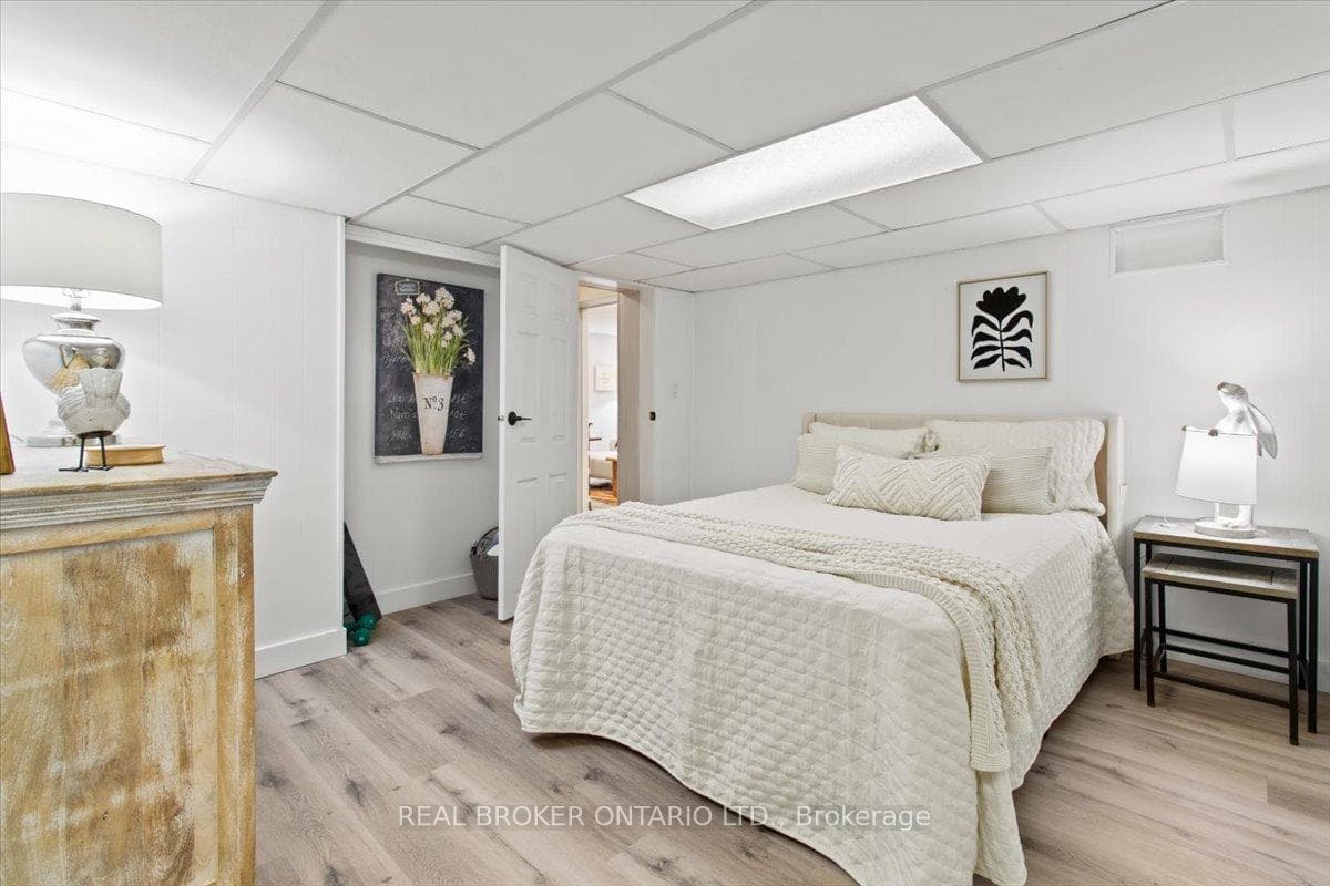 346 East 28th Street photo 17