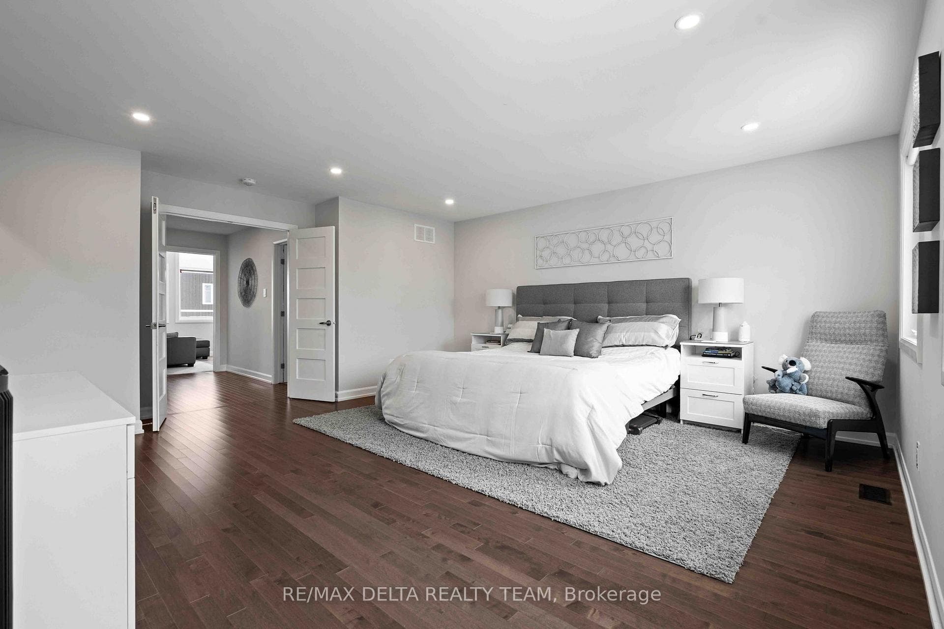58 HACKAMORE Crescent photo 28