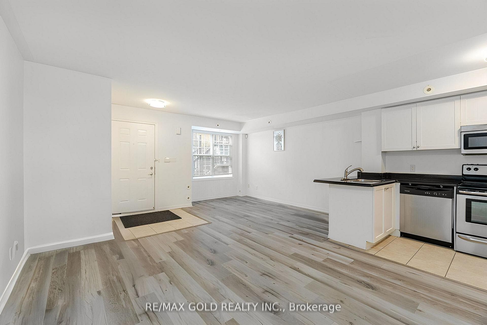 15 Strangford Lane Unit 104 photo 9