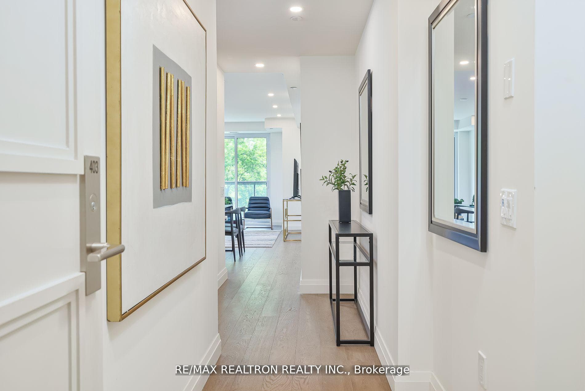 285 Avenue Road Unit 403 photo 3