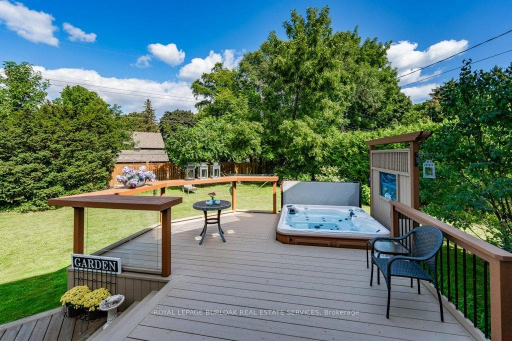 891 Kingsway Drive photo 32