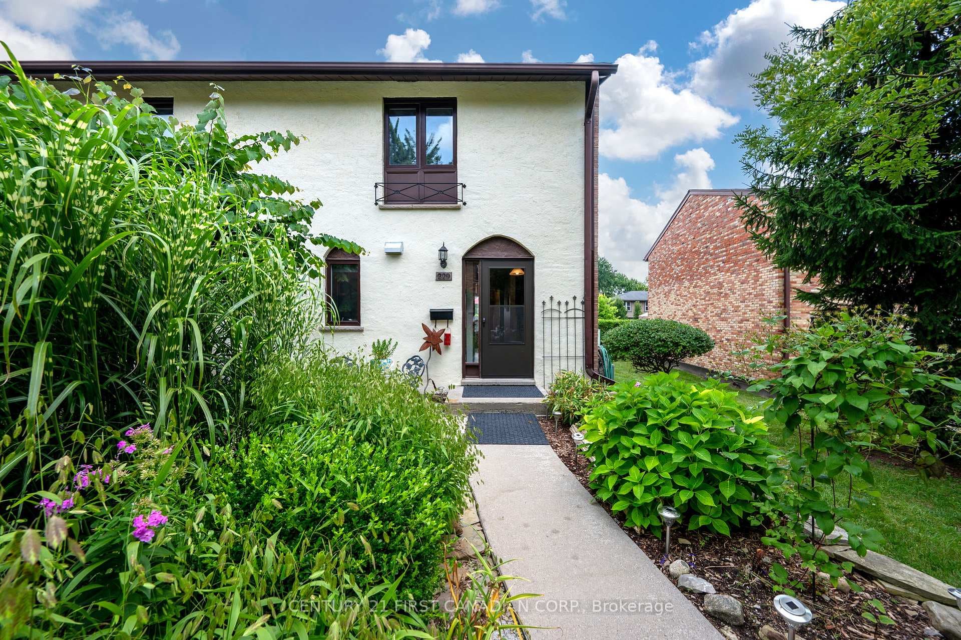 229 Millbank Drive photo 5