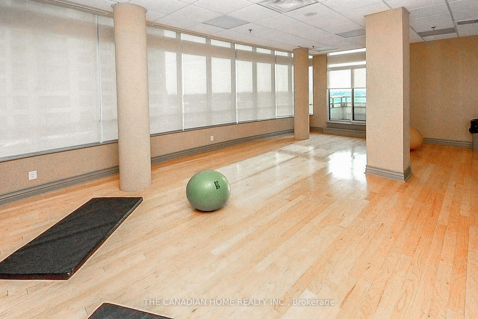 339 Rathburn Road Unit 212 photo 39