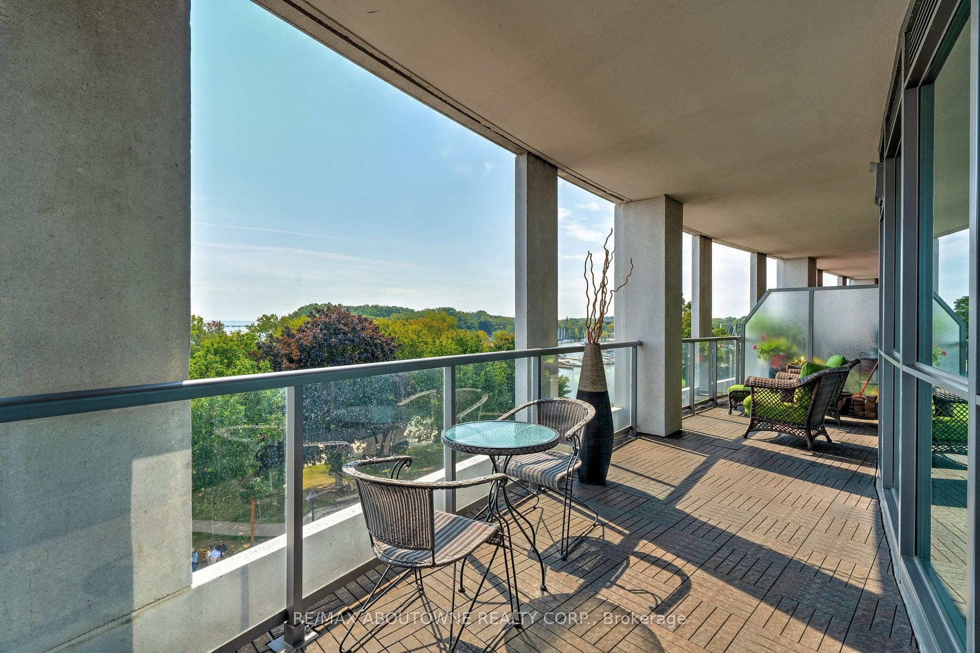 11 Bronte Road Unit 415 photo 30