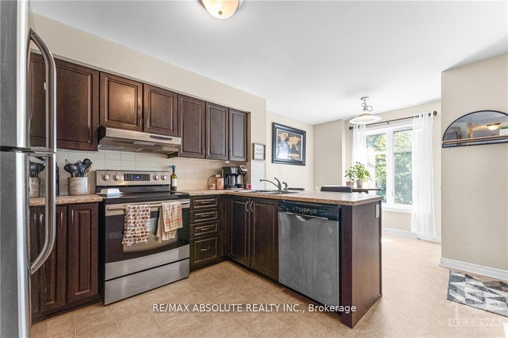 573 Chapman Mills Drive Unit A photo 5
