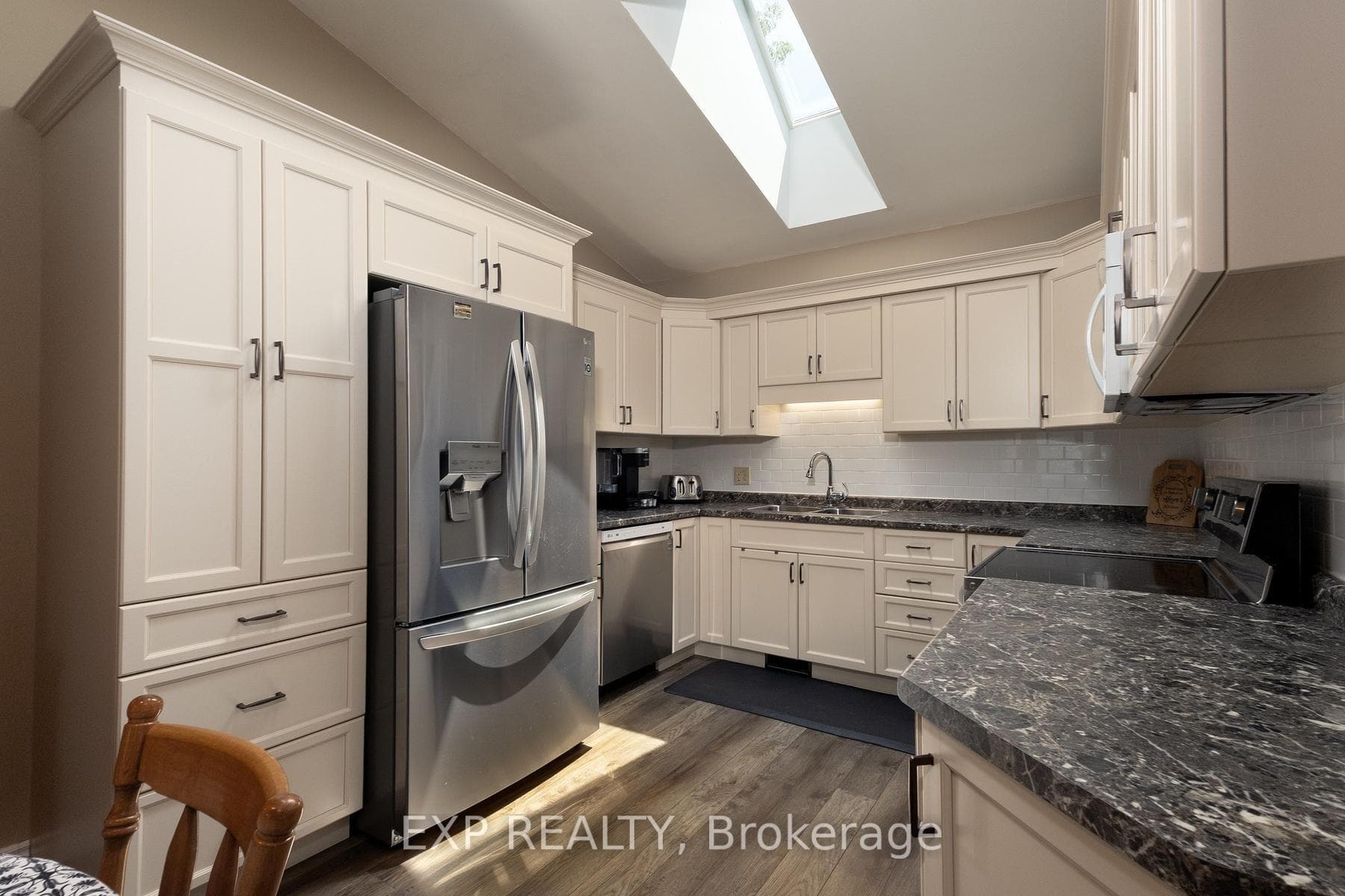 69 Hawkins Crescent photo 5