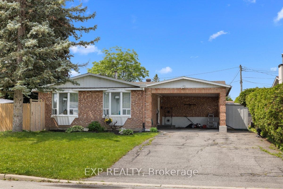 396 Hatfield Crescent photo 2