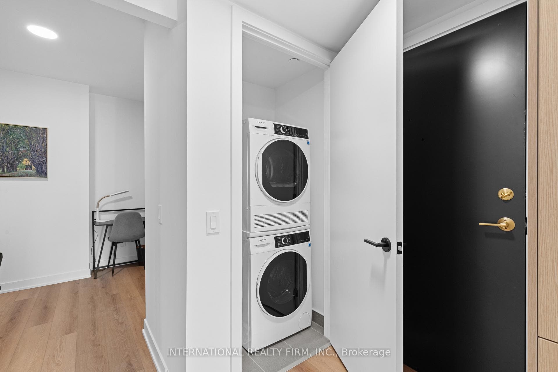 5 Lakeview Avenue Unit 409 photo 16