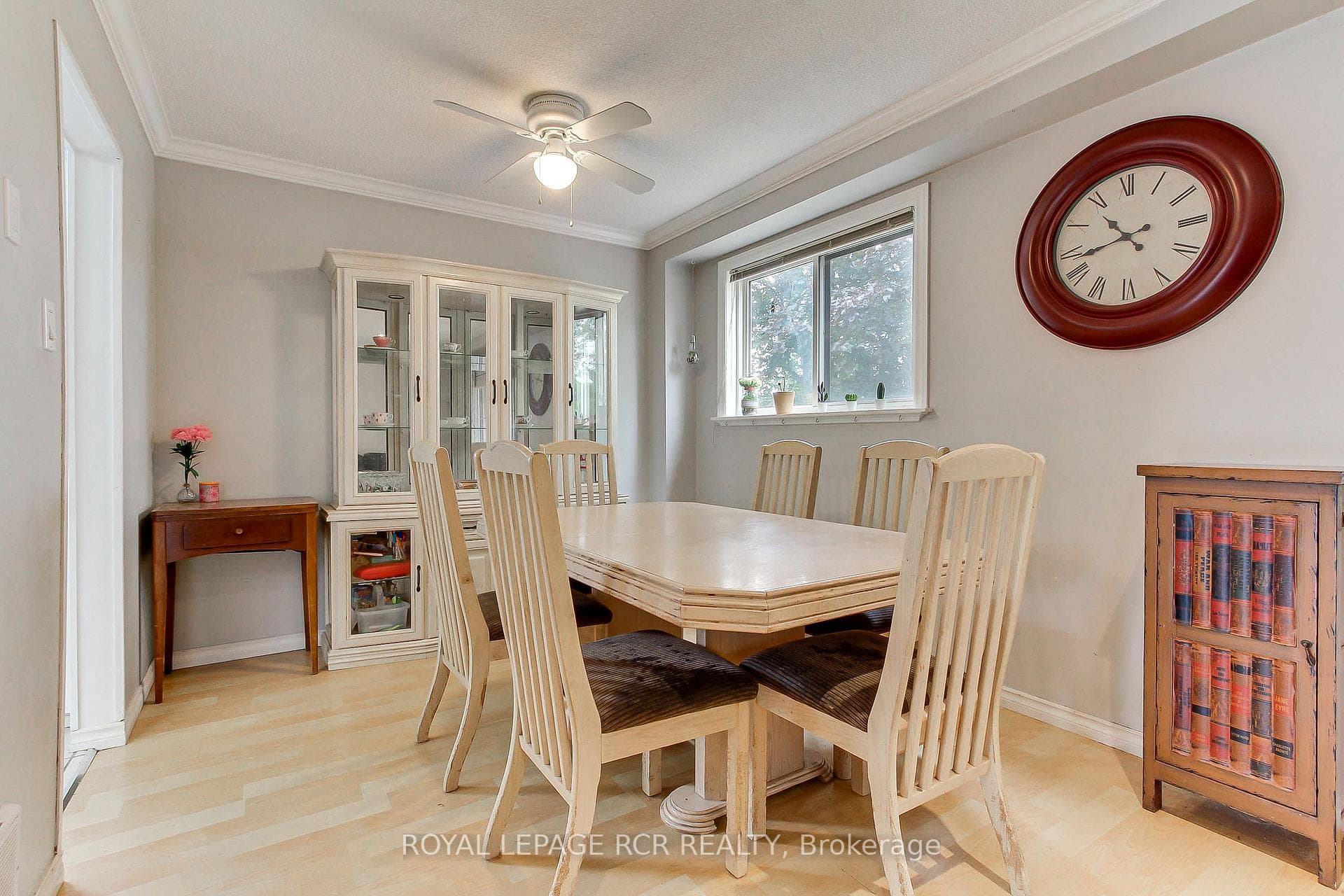 228 Collings Avenue photo 13
