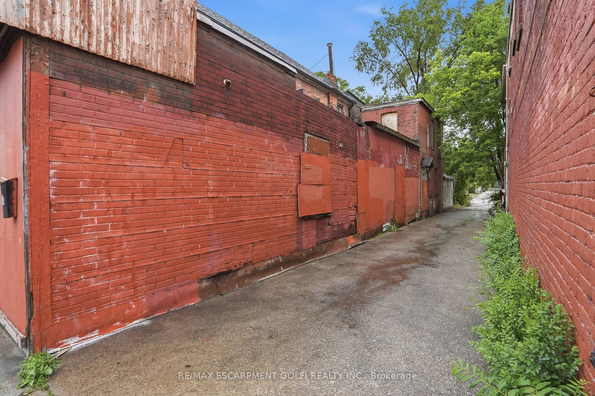721 1/2 BARTON Street photo 8
