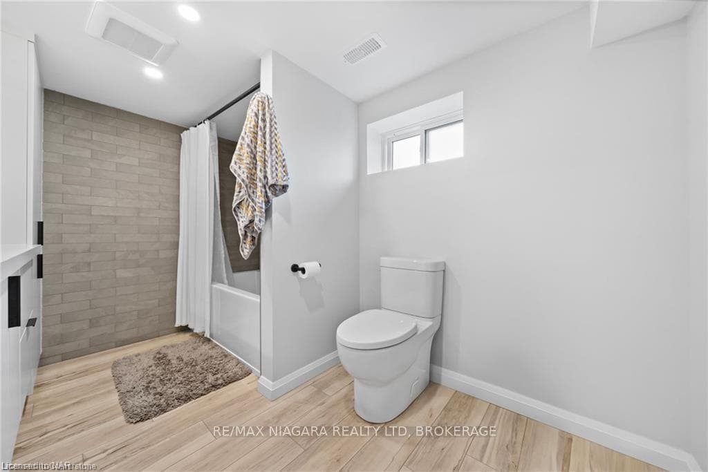 735 QUEENSDALE Avenue photo 29