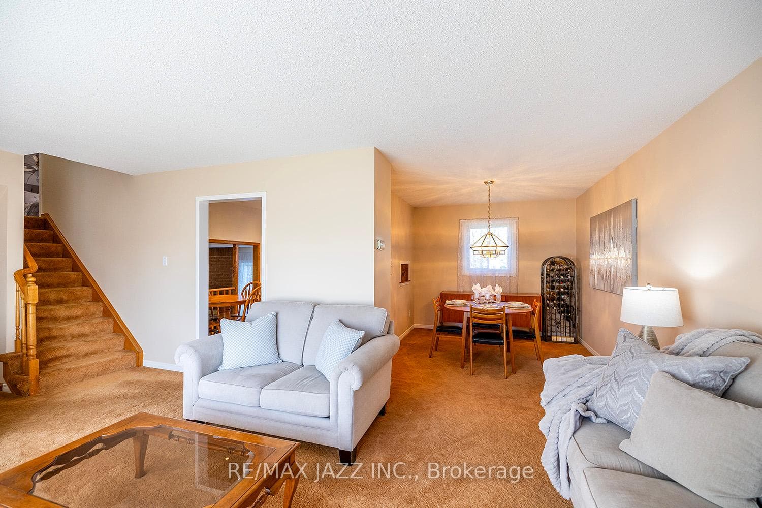 9 Panter Crescent photo 7