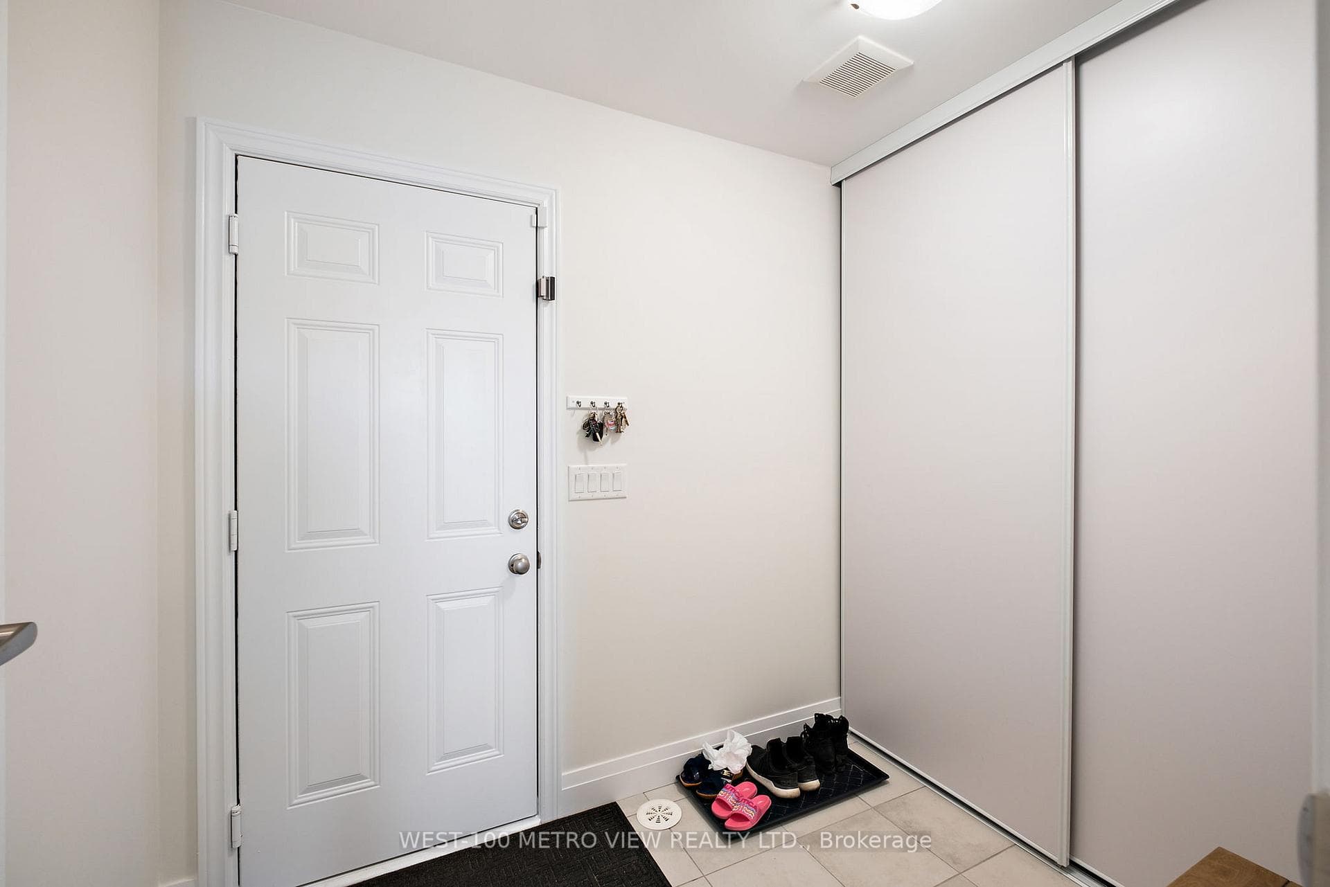 499 Dundas Street photo 35