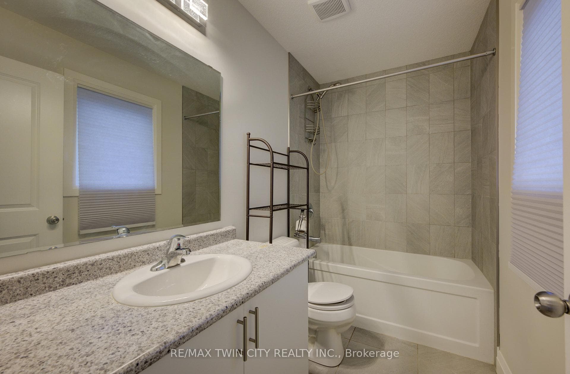 119 Links Crescent photo 26