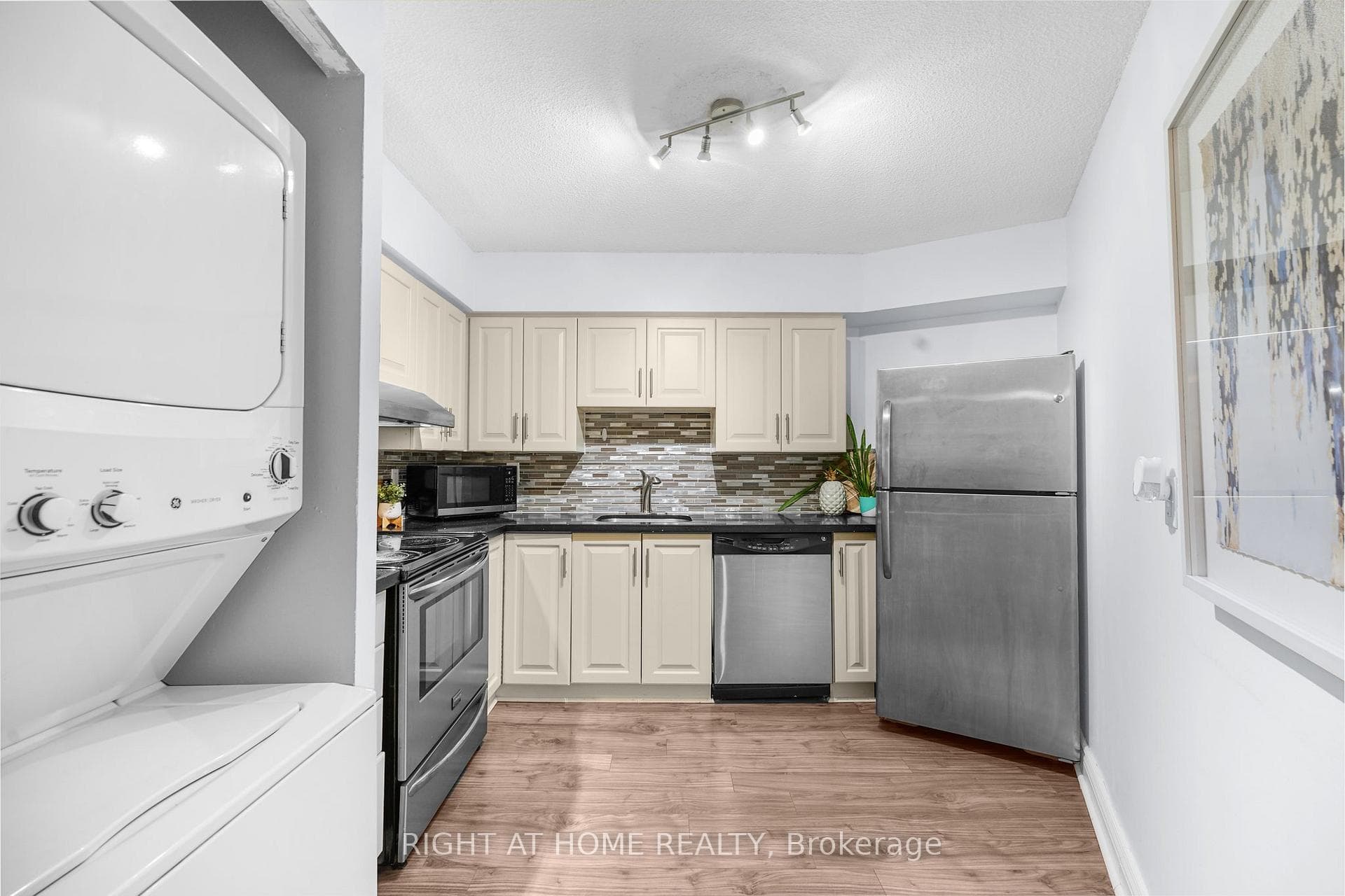 260 Queens Quay Unit 1103 photo 5