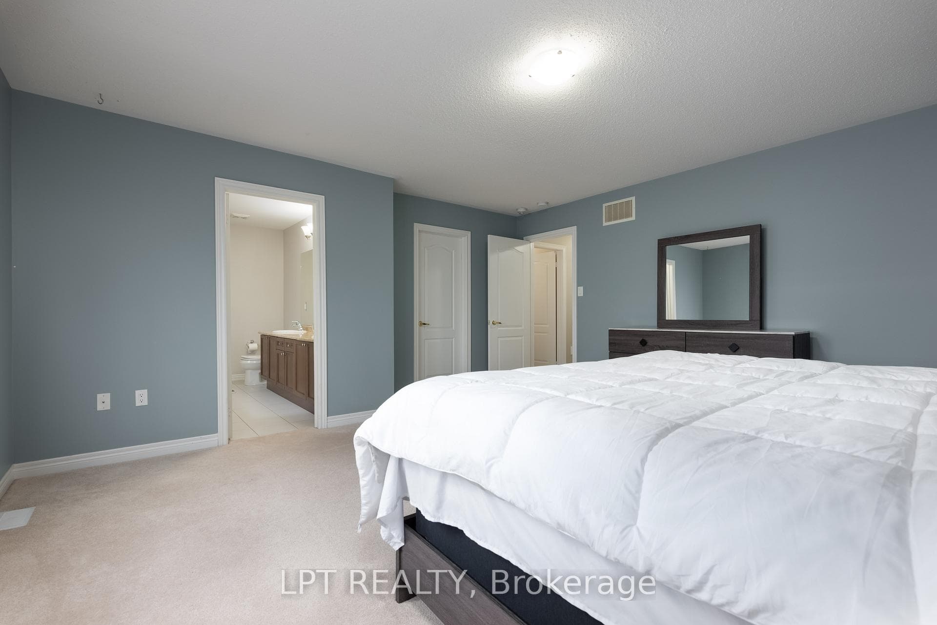 10 Mandley Street photo 20