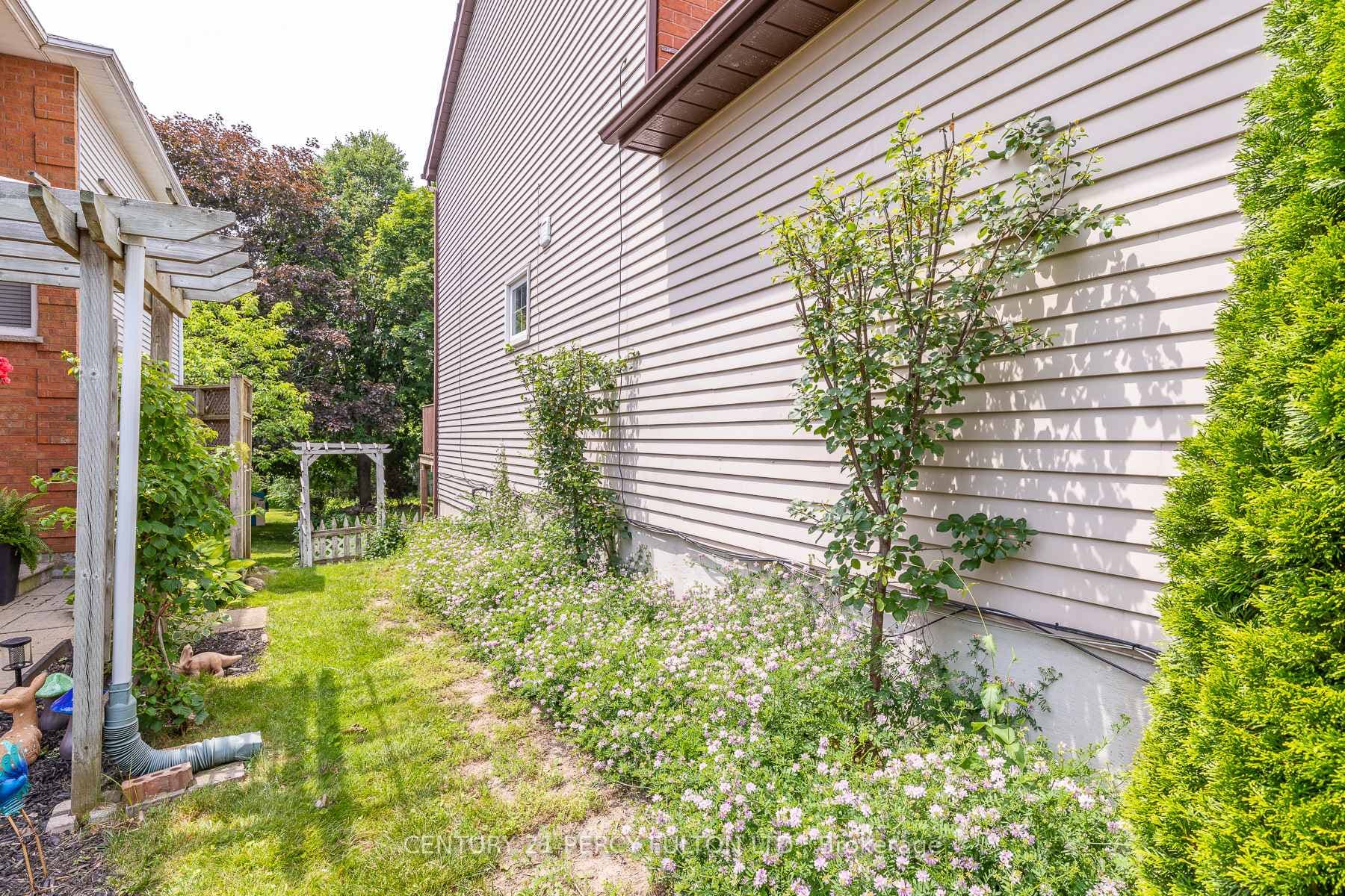 557 Cobblehill Drive photo 39
