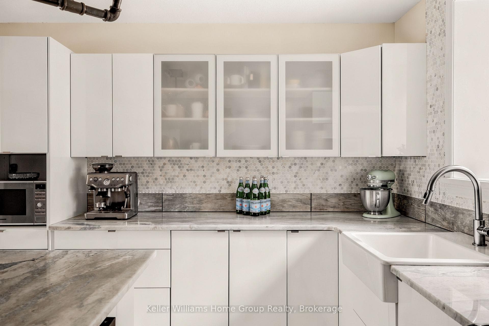 61 Essex Street photo 12