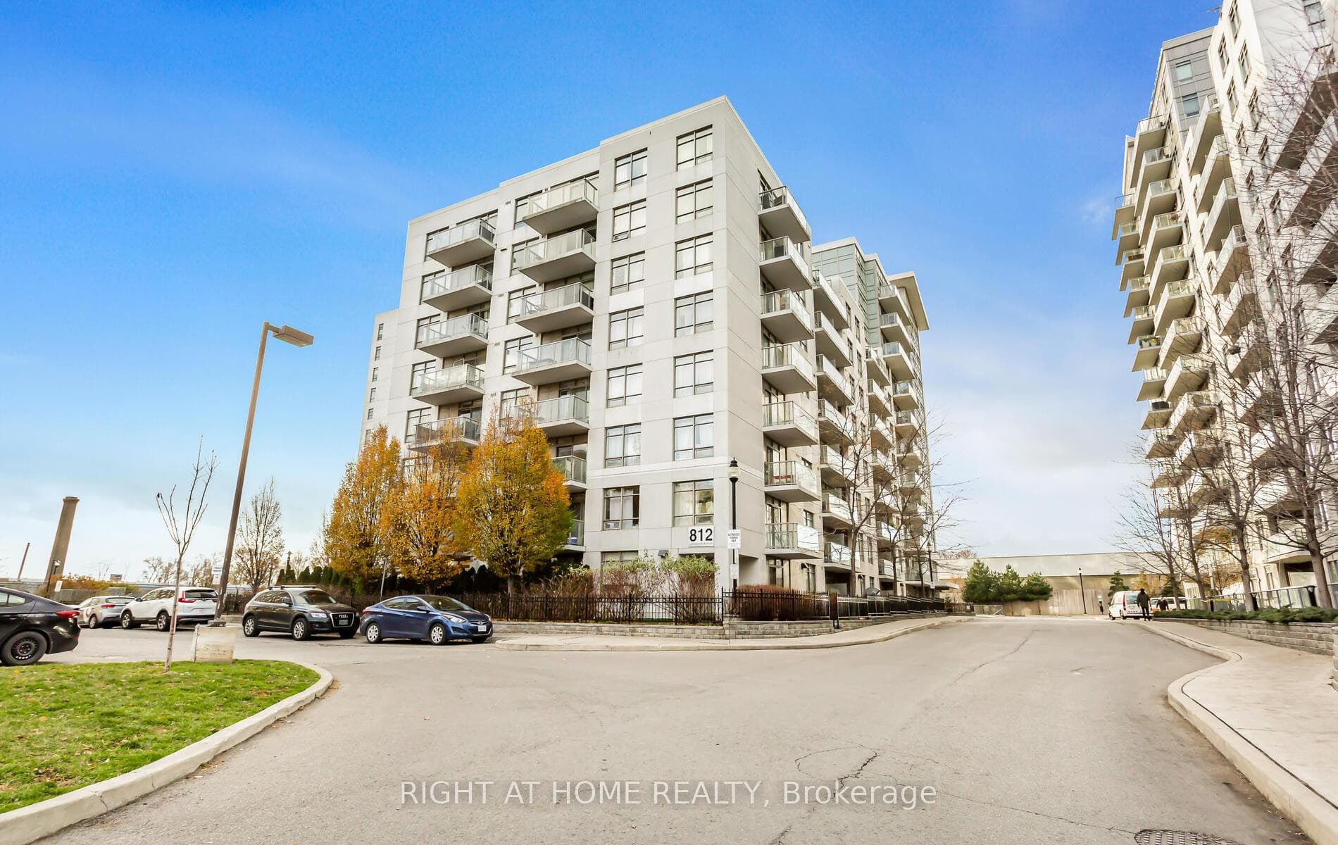 812 Lansdowne Avenue Unit 1115 photo 1