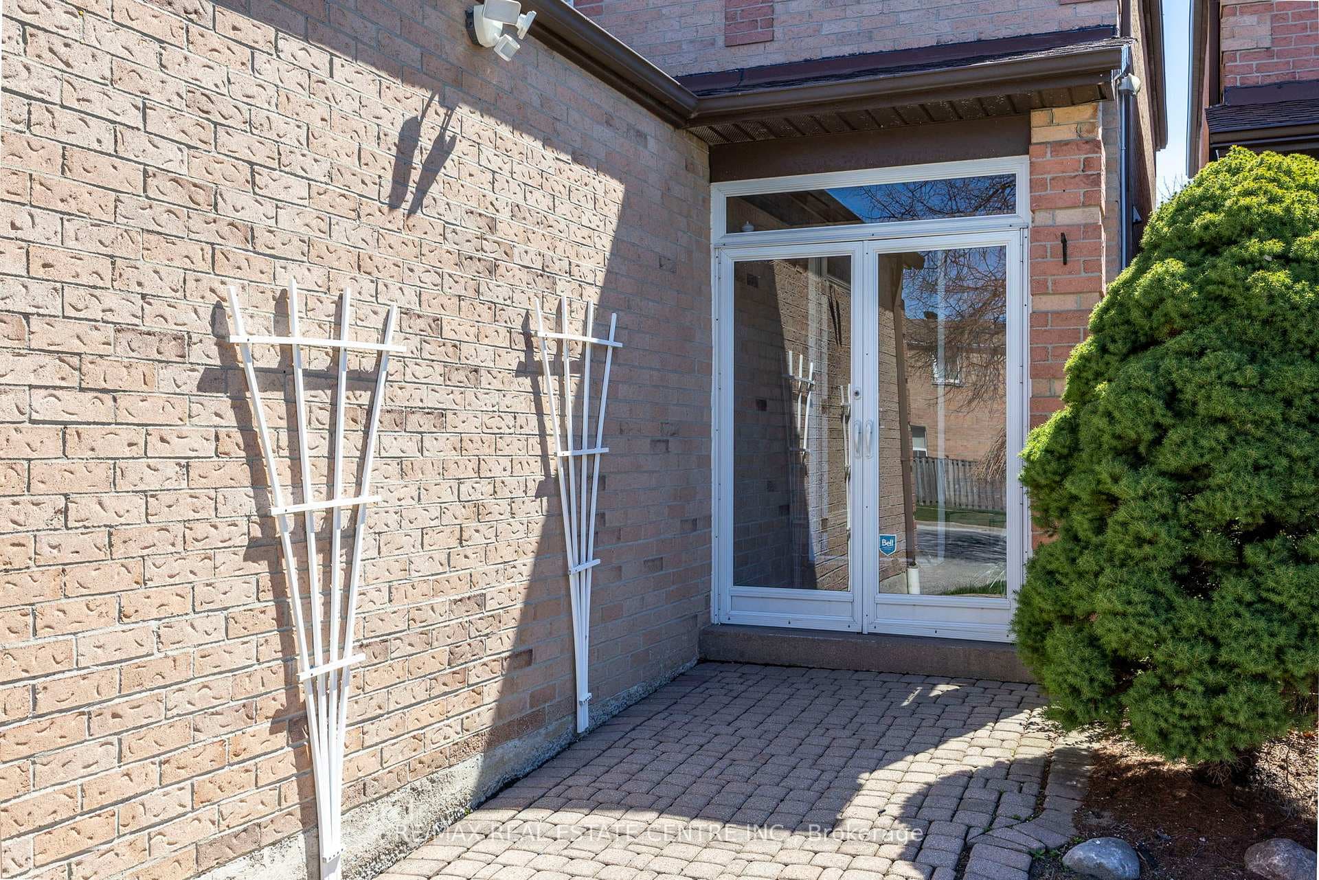 21 Roxanne Crescent photo 4