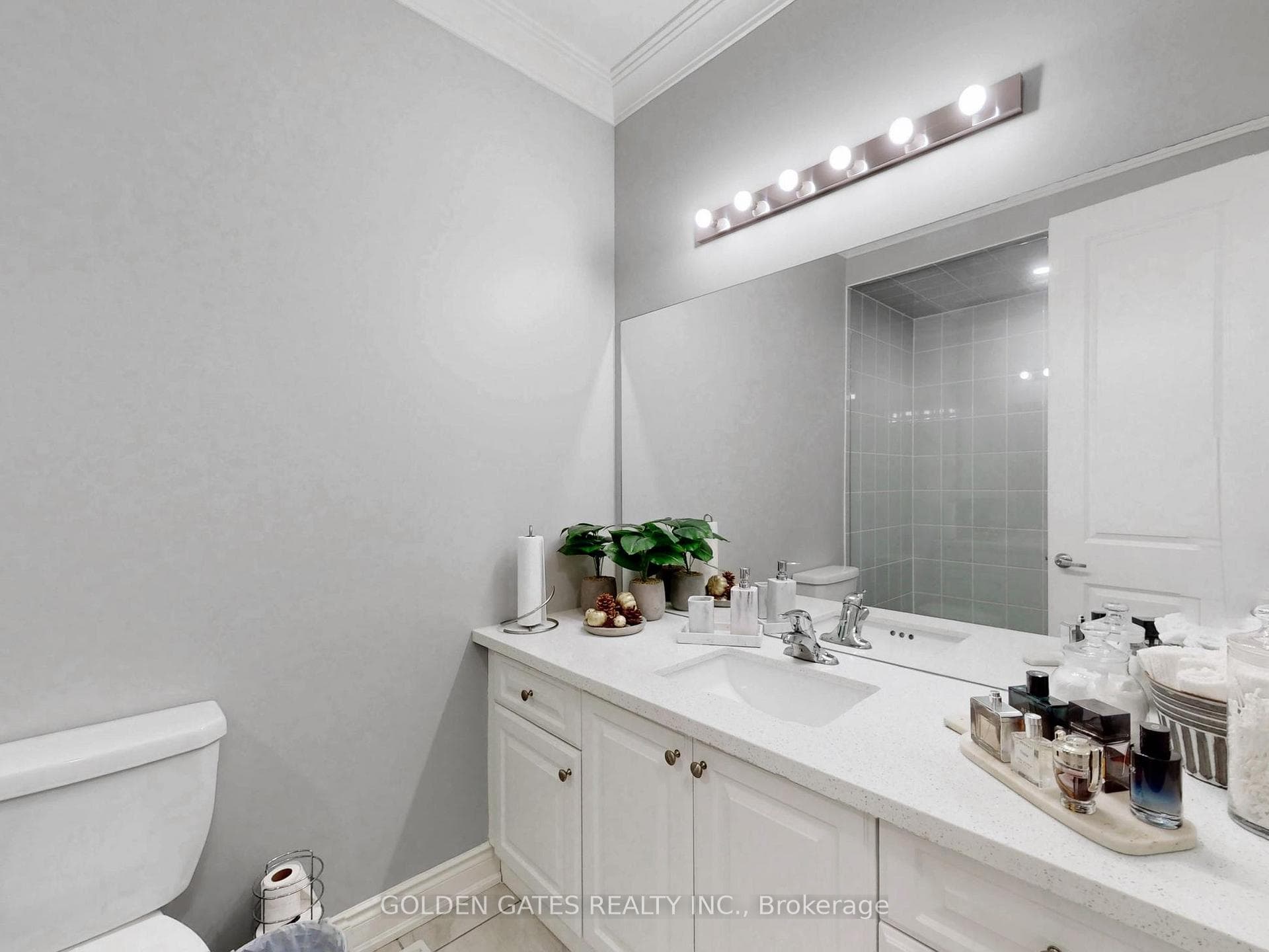132 Kingsmere Crescent photo 16