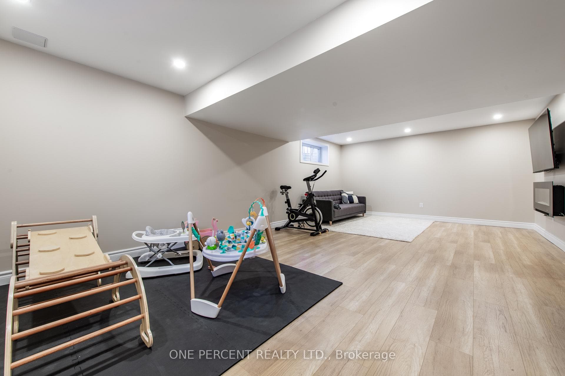 1 Preston Drive photo 32