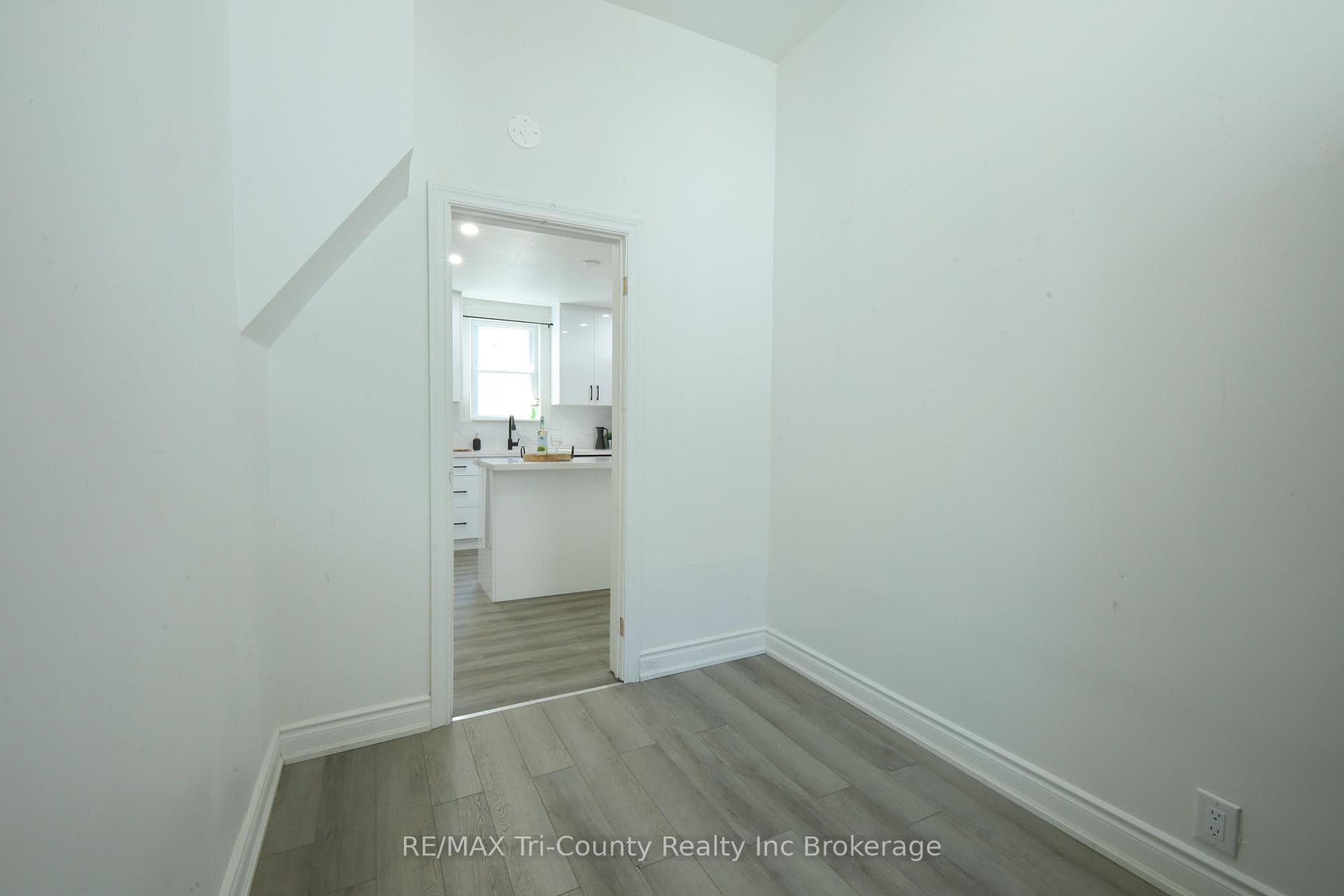 8 Erie Street photo 21