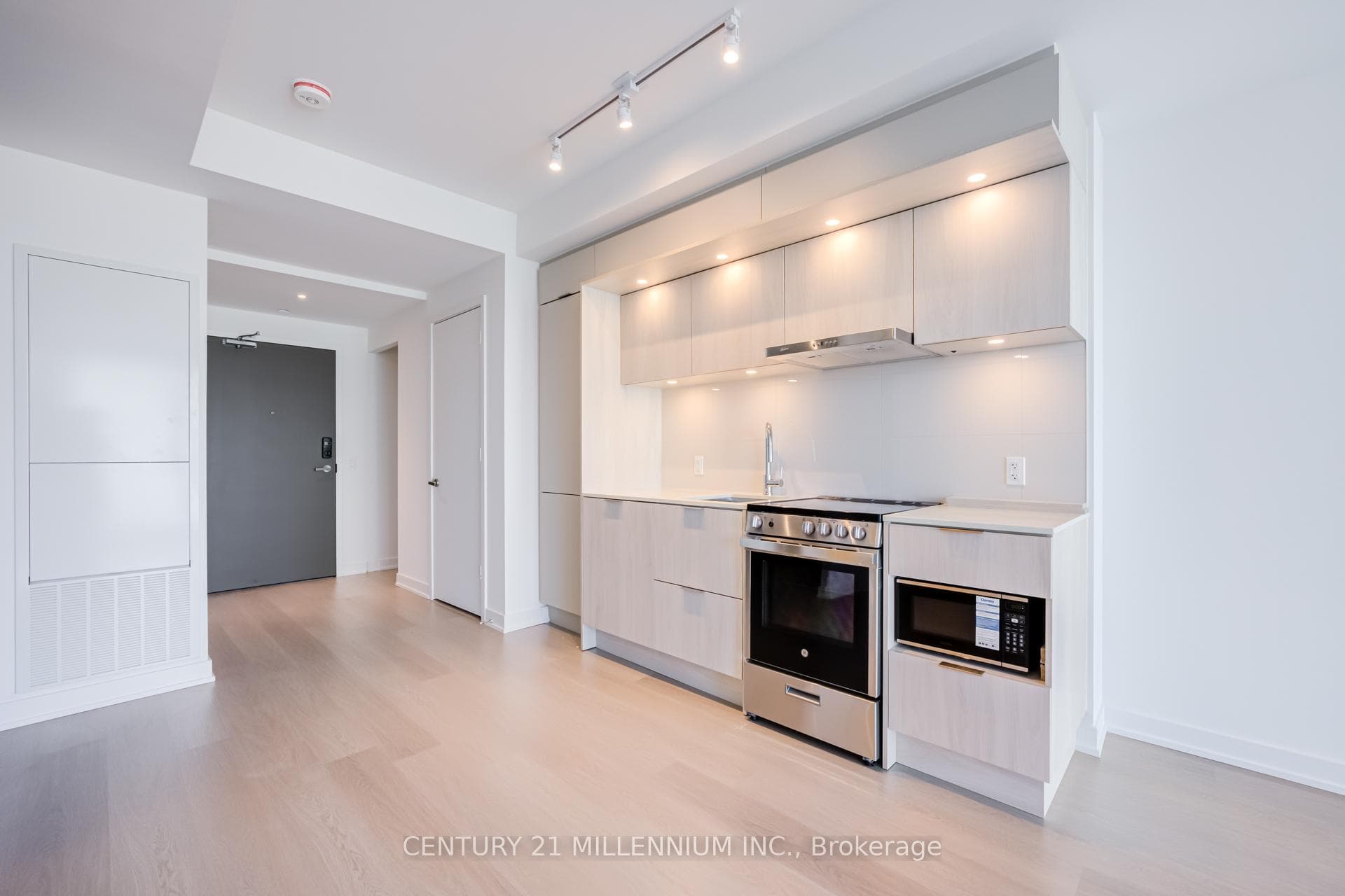 448 Burnhamthorpe Road Unit 2206 photo 6