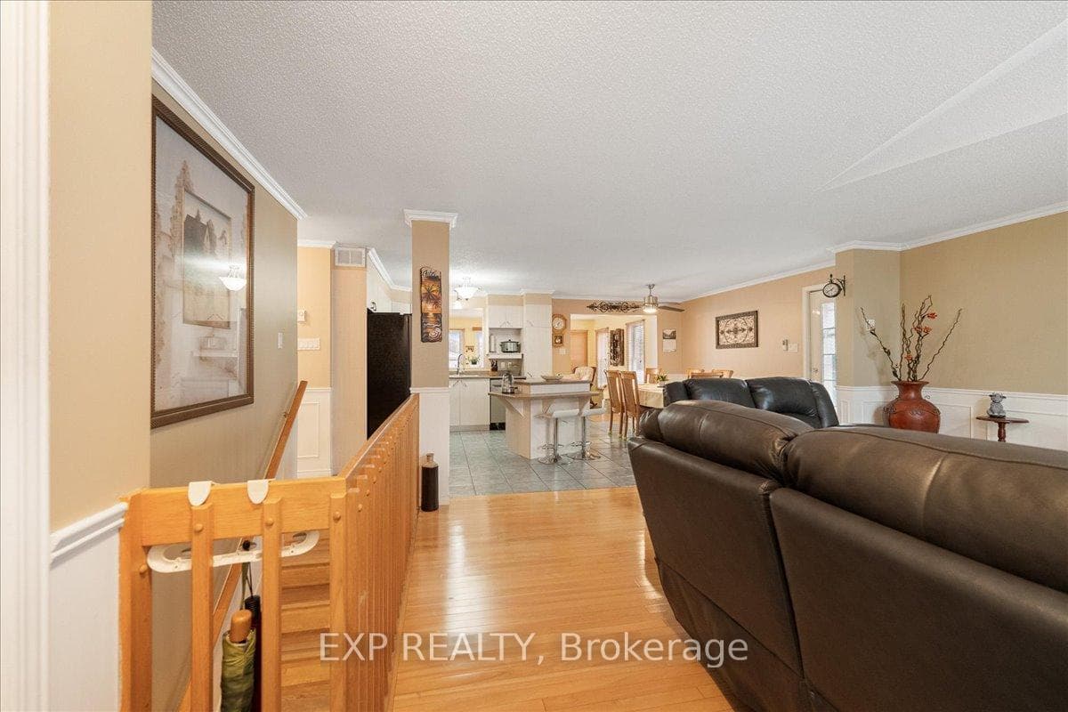 213 Longueuil Street photo 8