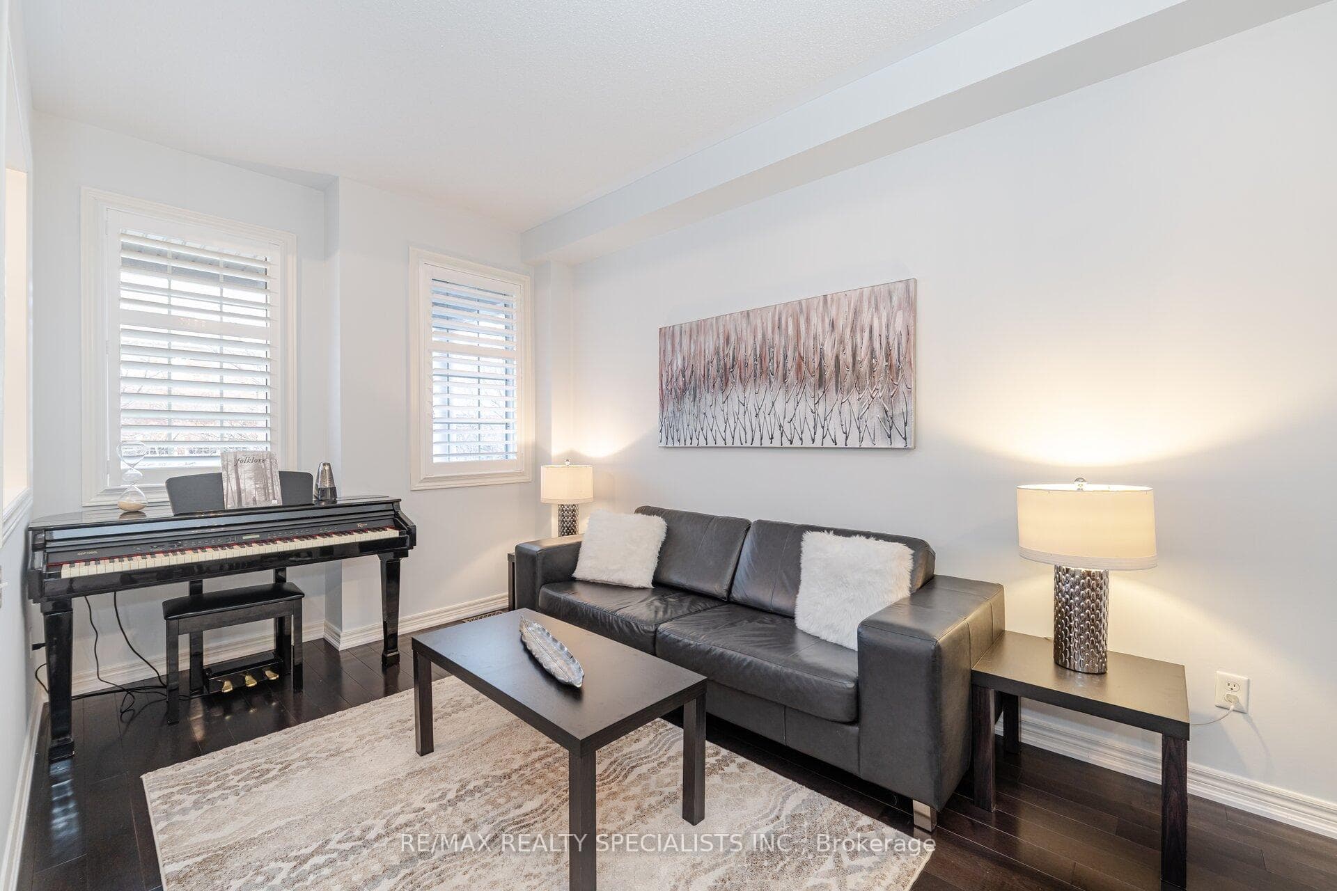 277 Swindale Drive photo 3