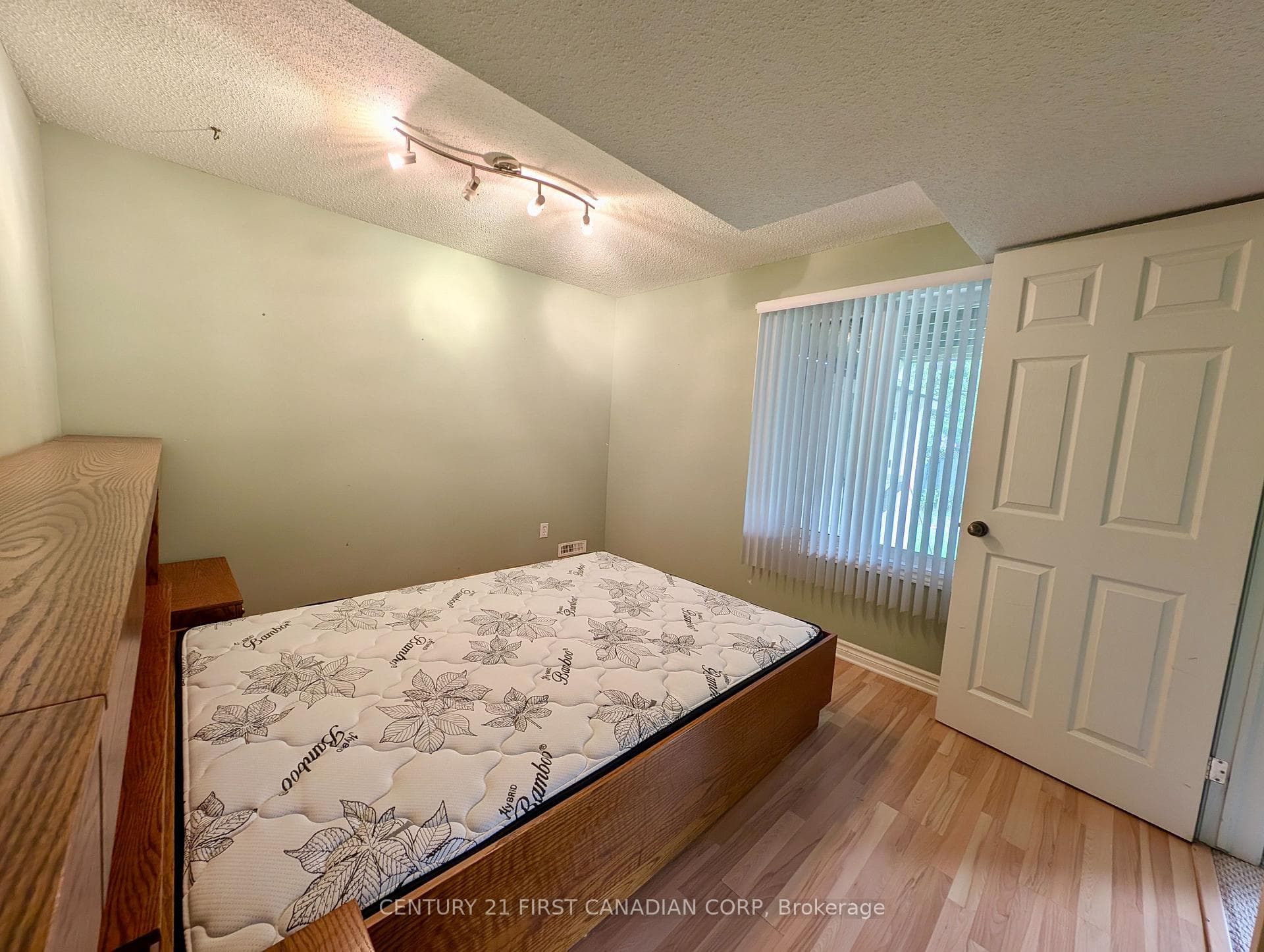 924 Guildwood Boulevard Unit Lower photo 8