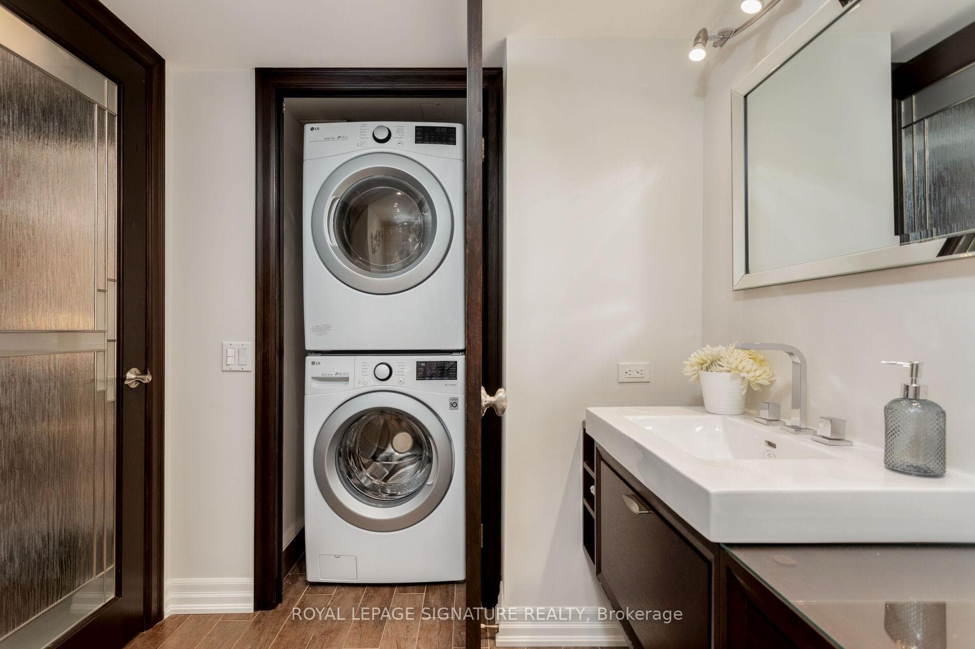 123 Eglinton Avenue Unit 309 photo 23