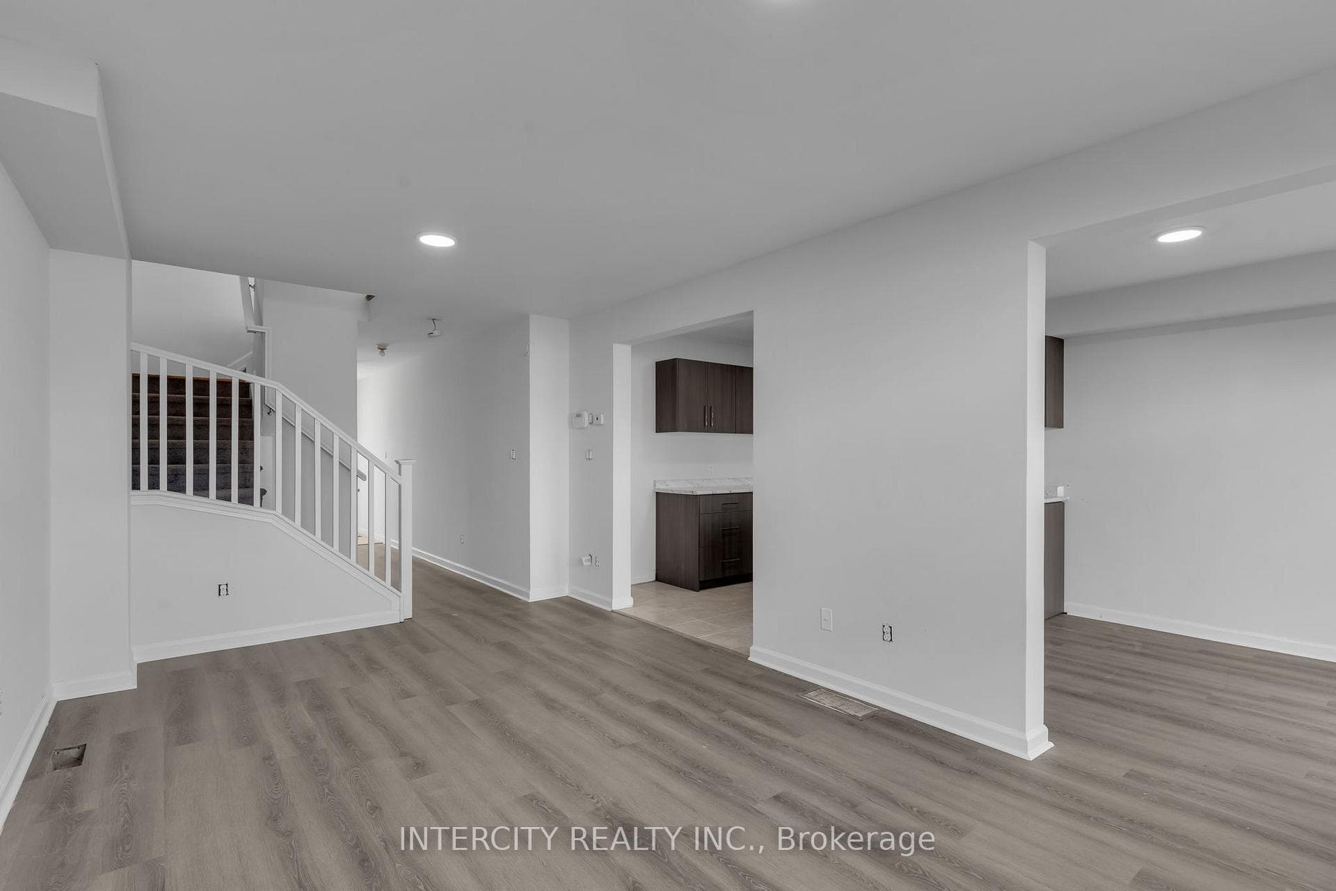 265 Conacher Drive photo 3