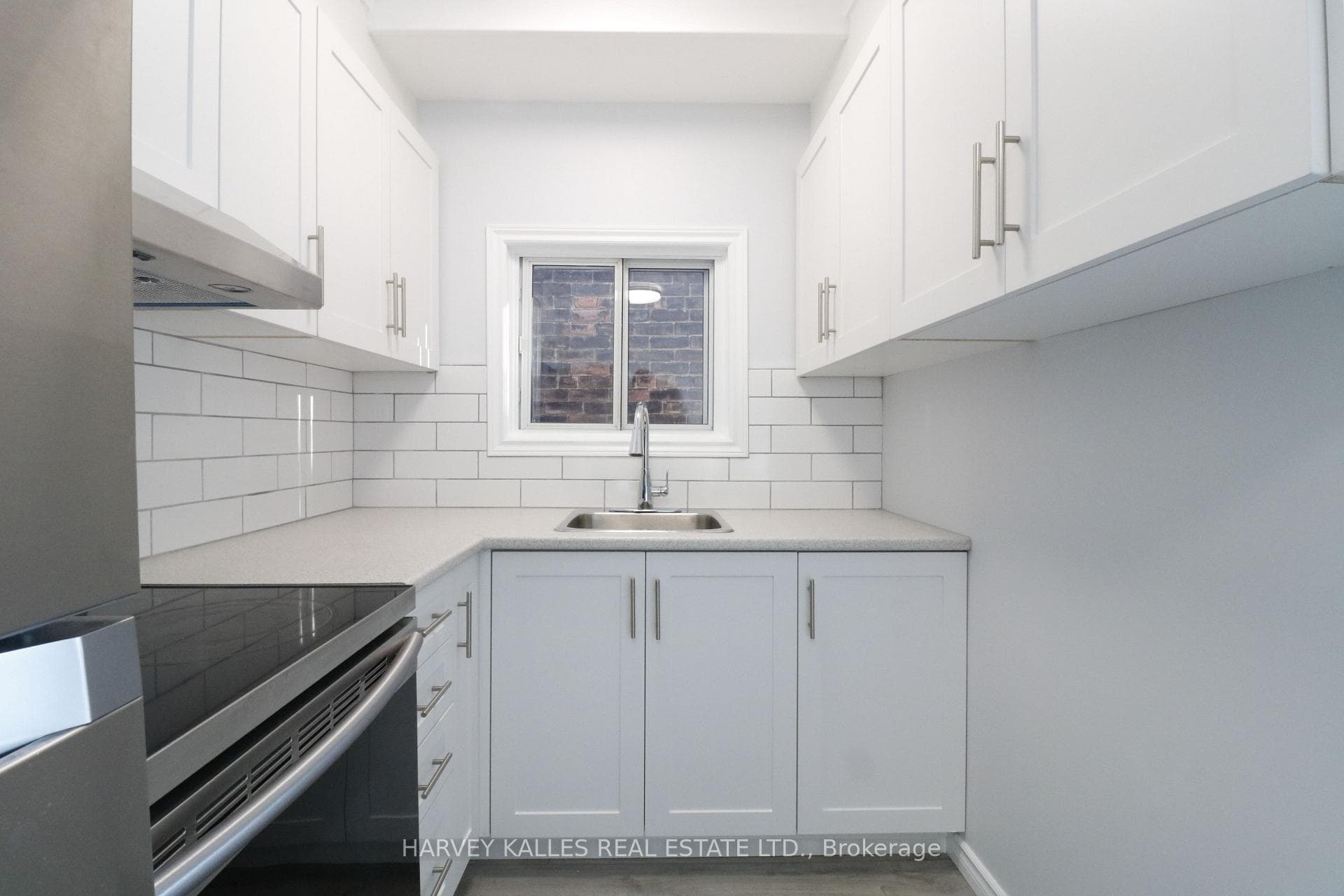 199 Augusta Avenue Unit A photo 2