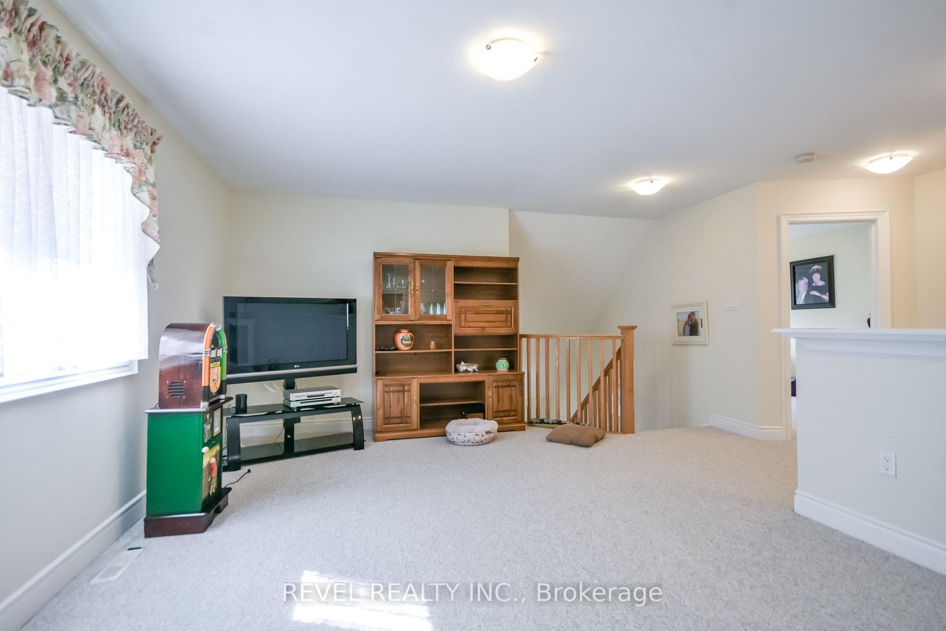 Second Level Livingroom
