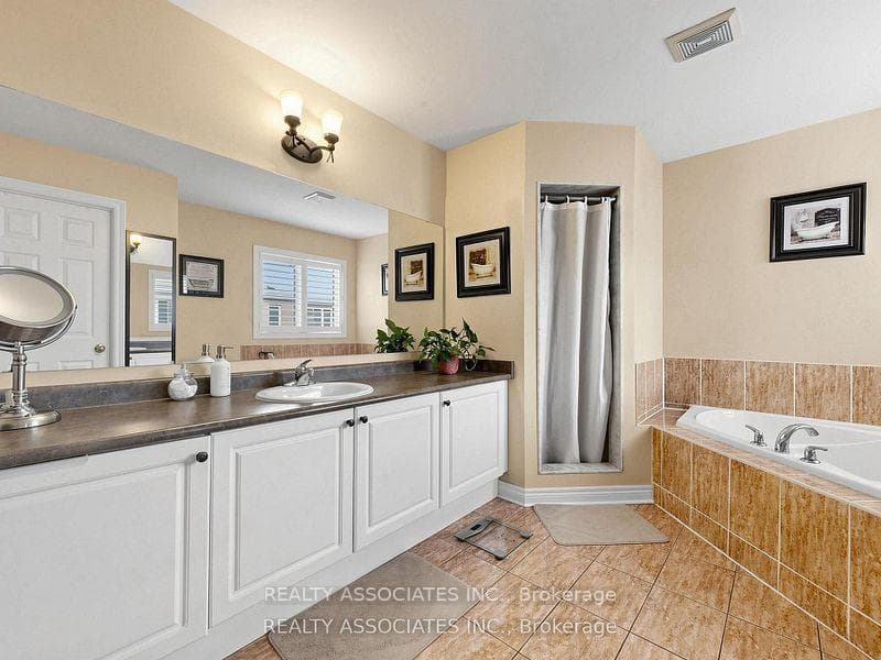 44 Shining Willow Crescent photo 26