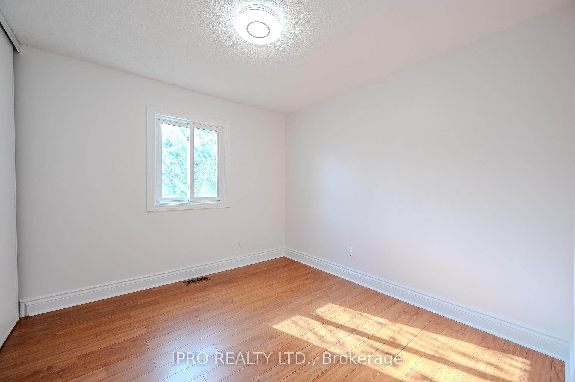 180 Westvale Drive photo 18