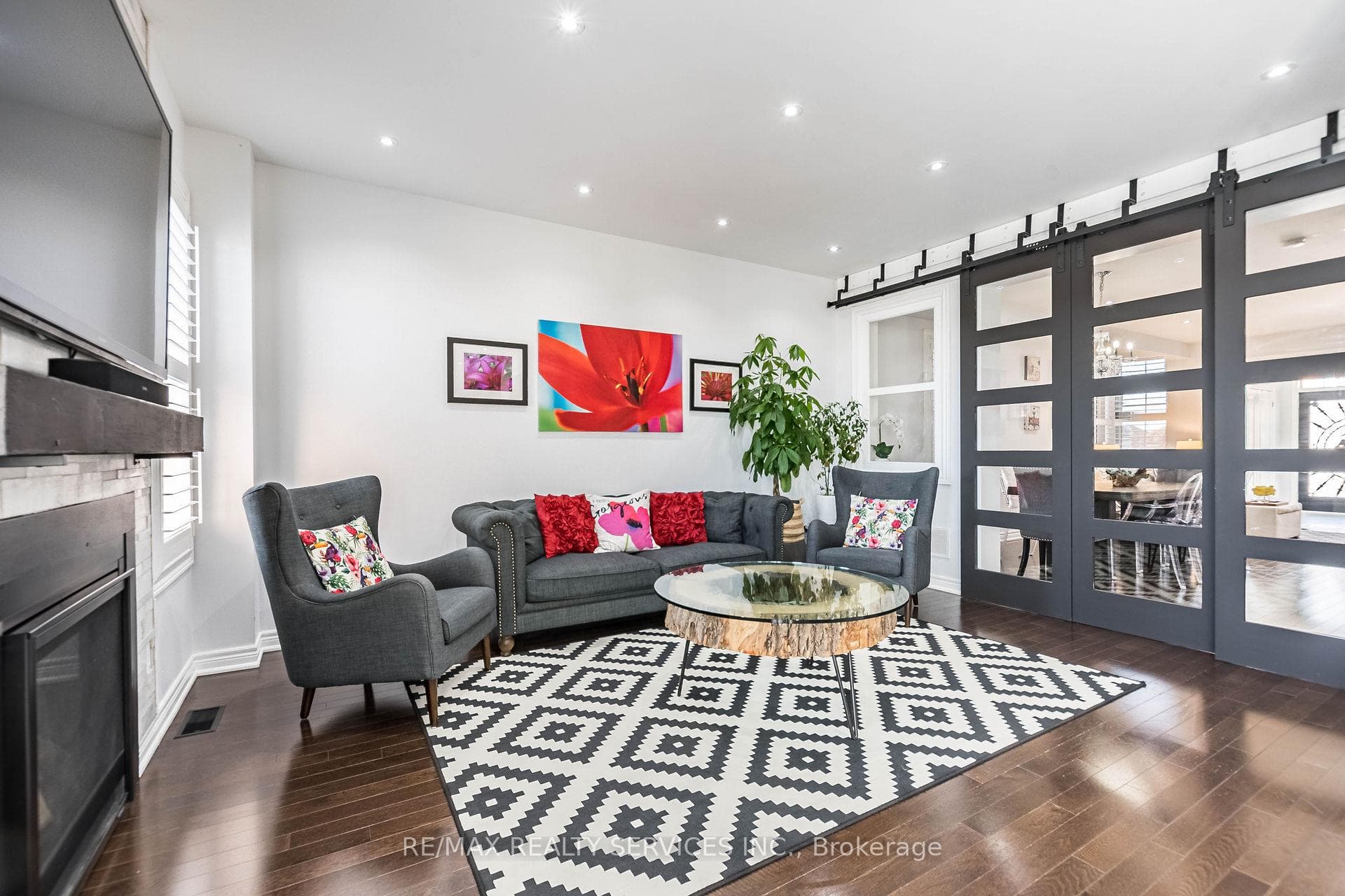 32 Humberstone Crescent photo 9