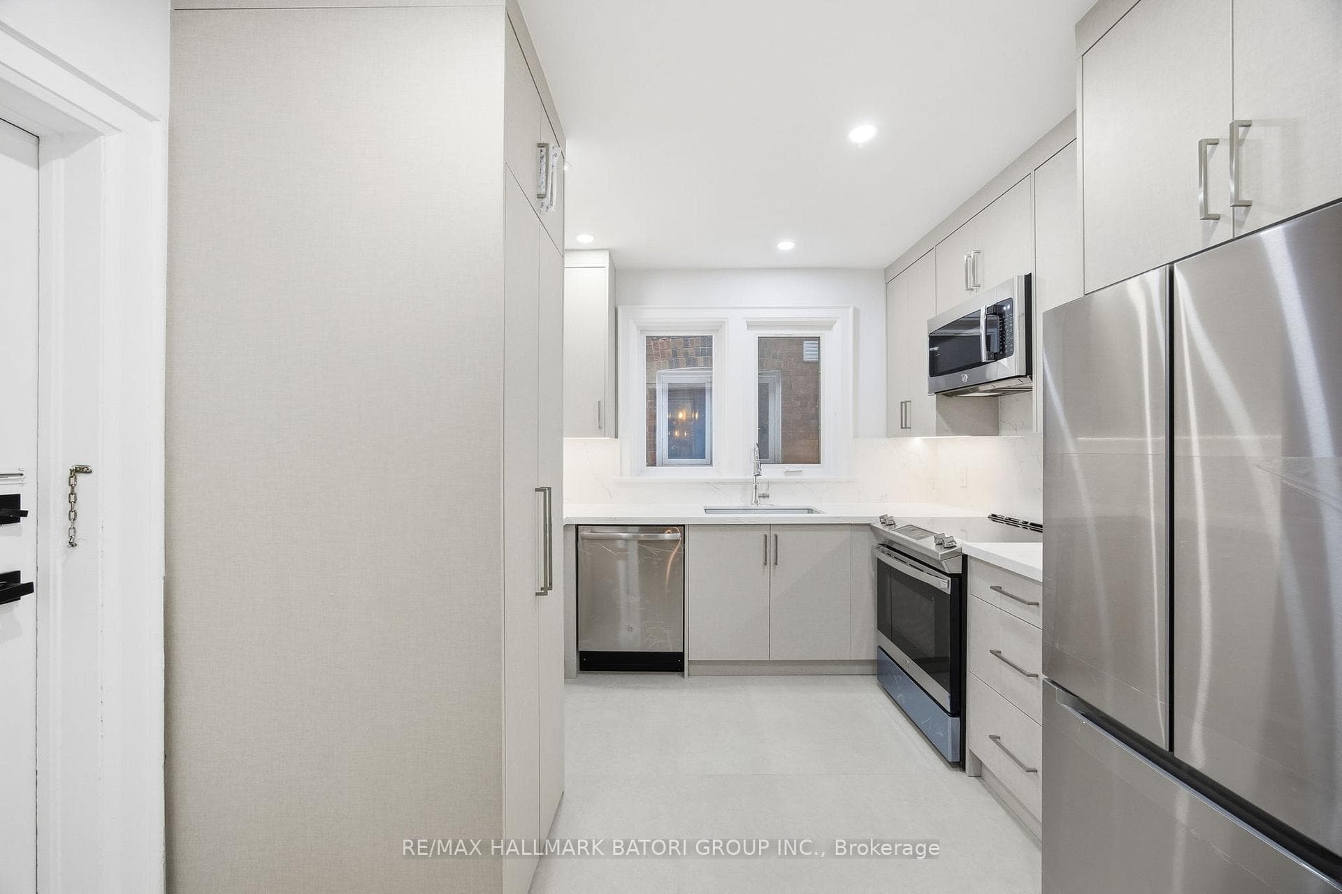 70 Burnaby Boulevard Unit Main photo 9