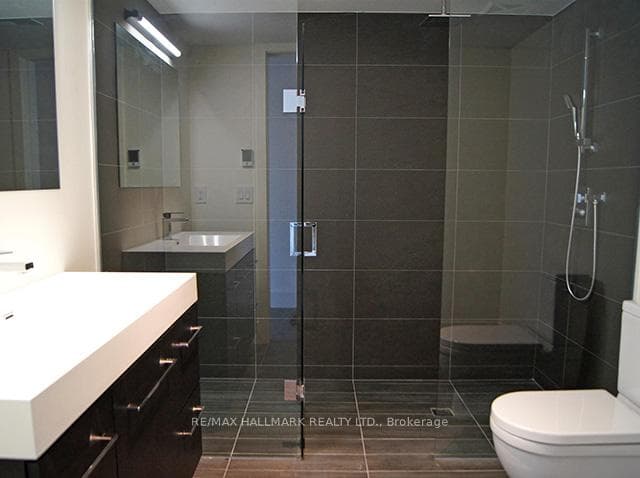 866 College Street Unit 3 photo 4