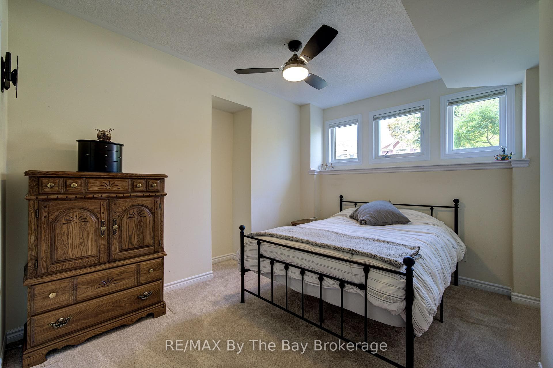 100 ALLEGRA Drive photo 37
