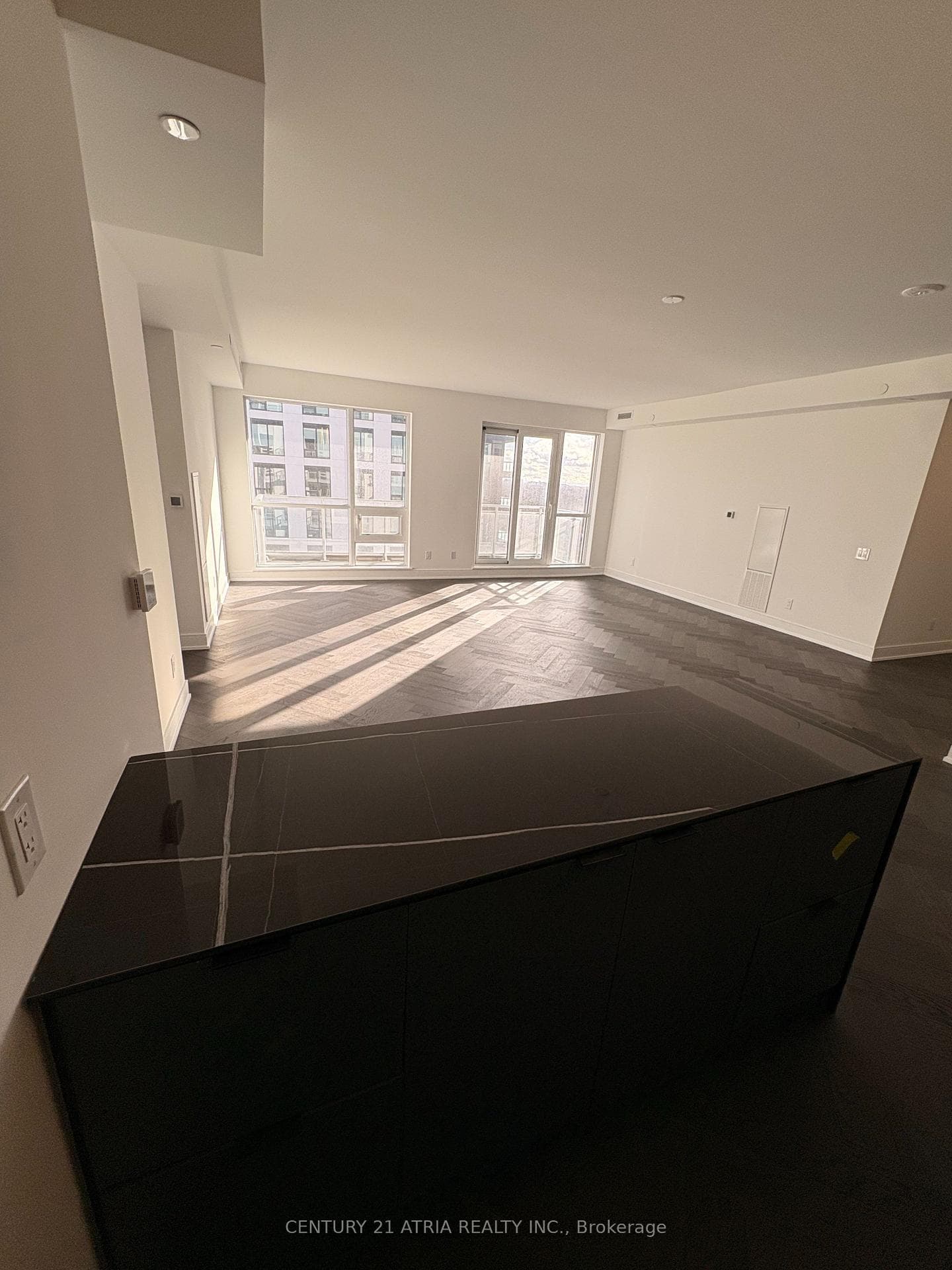 8888 Yonge Street Unit 1005 photo 4