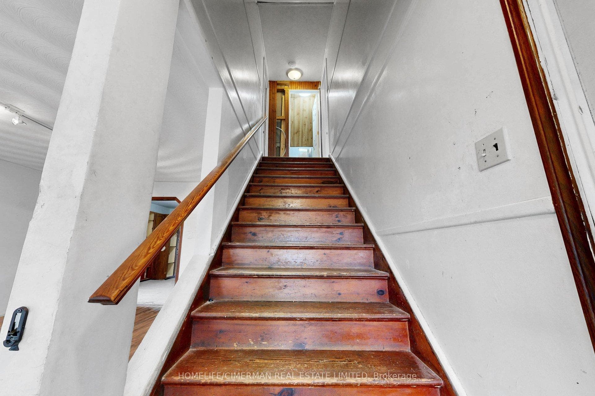 166 Normanhurst Avenue photo 14