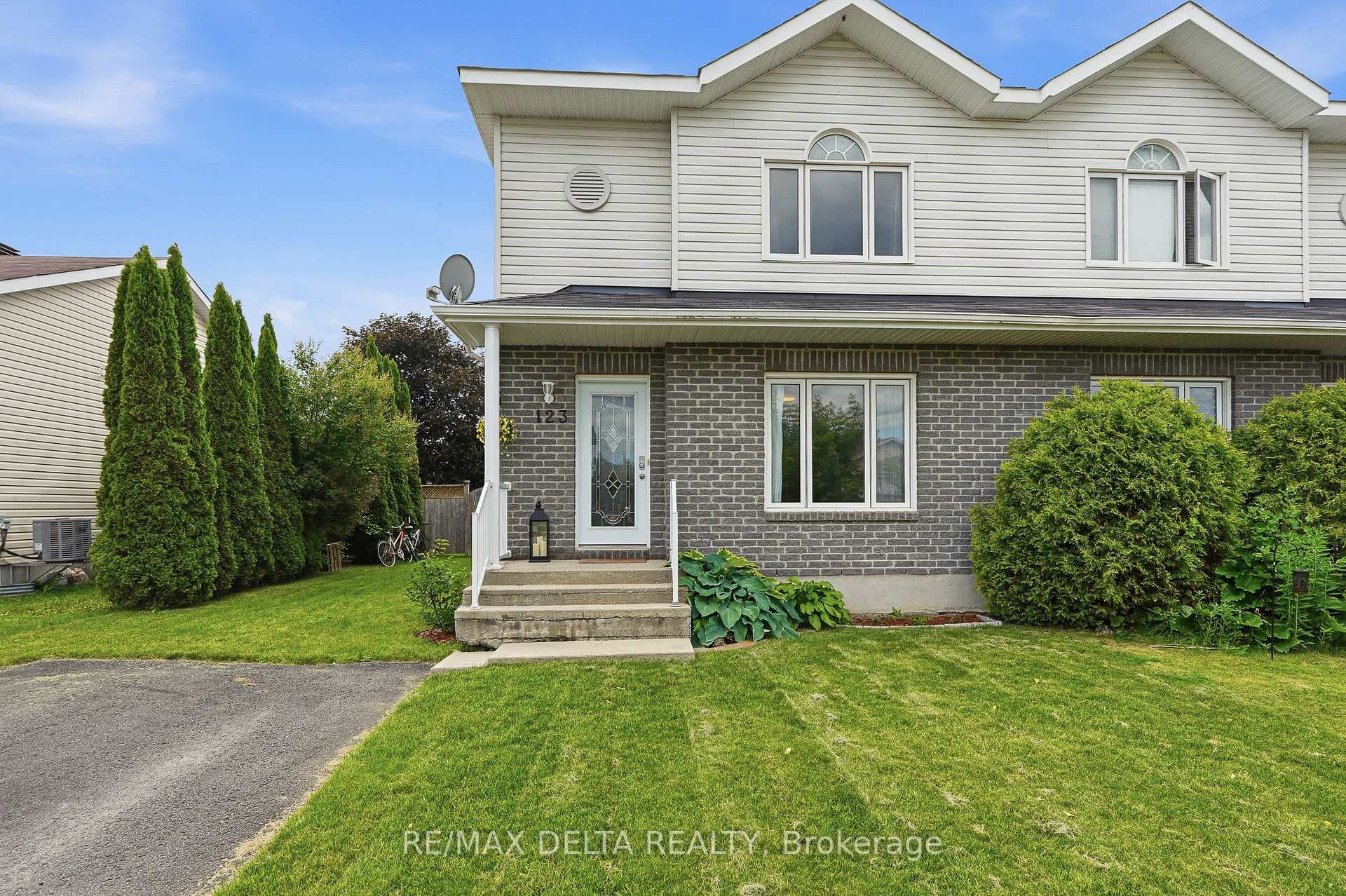 123 Panorama Avenue photo 1