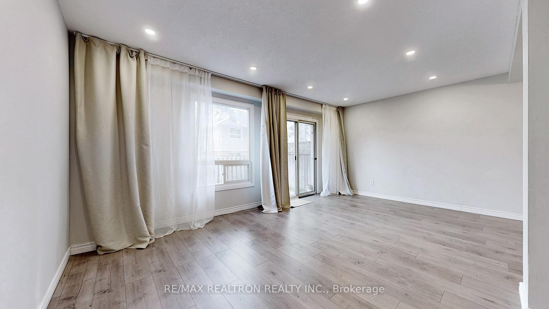 2079 The Collegeway Way Unit 60 photo 3